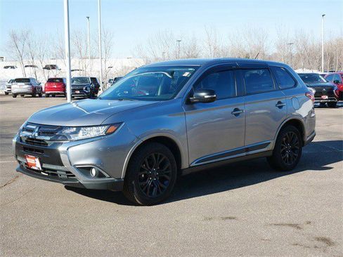 Used 2016 Mitsubishi Outlander SE image 3