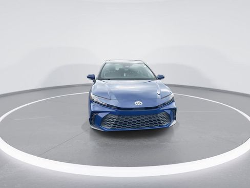 Used 2025 Toyota Camry SE image 3