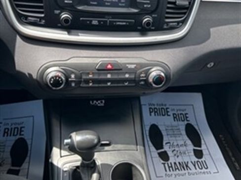 Used 2016 Kia Sorento LX image 14