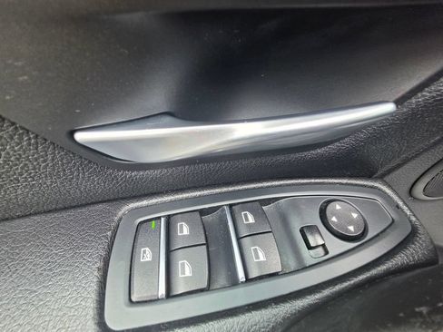 Used 2017 BMW 320i xDrive Sedan AWD/4WD image 10