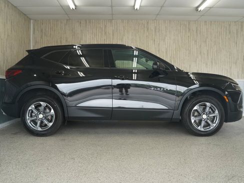 Used 2024 Chevrolet Blazer LT w/ Convenience Package FWD image 6