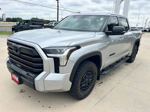 Used 2025 Toyota Tundra SR5 w/ SR5 Premium Package AWD/4WD image 3