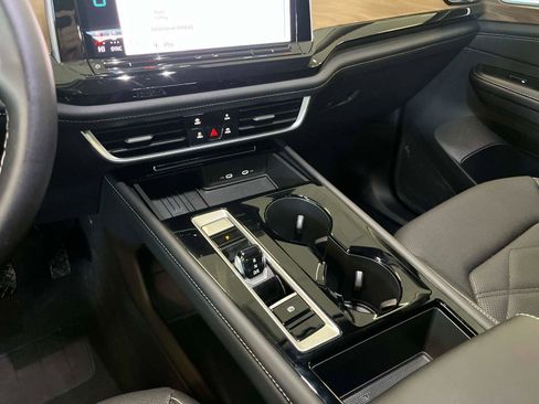 Certified 2025 Volkswagen Atlas SE image 26