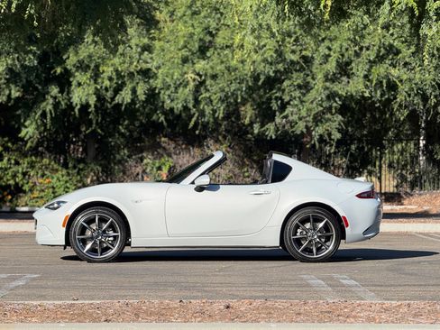 Used 2018 MAZDA MX-5 Miata RF Grand Touring RWD image 12