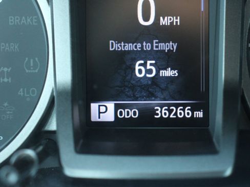Certified 2023 Toyota Tacoma TRD Off-Road AWD/4WD image 29