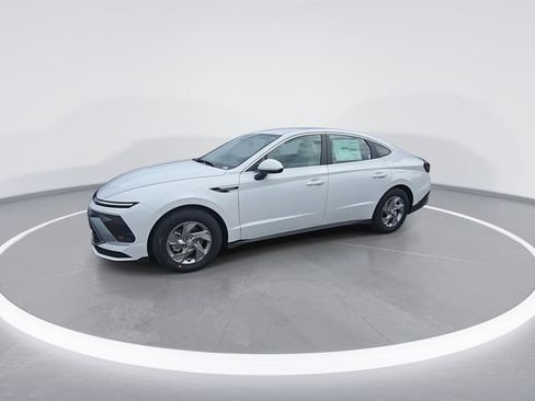 Used 2025 Hyundai Sonata SE image 4
