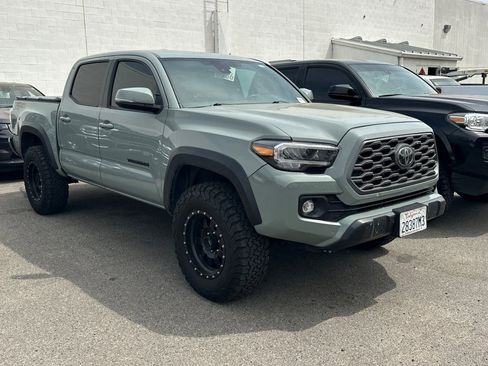 Used 2022 Toyota Tacoma TRD Off-Road w/ Technology Package image 4
