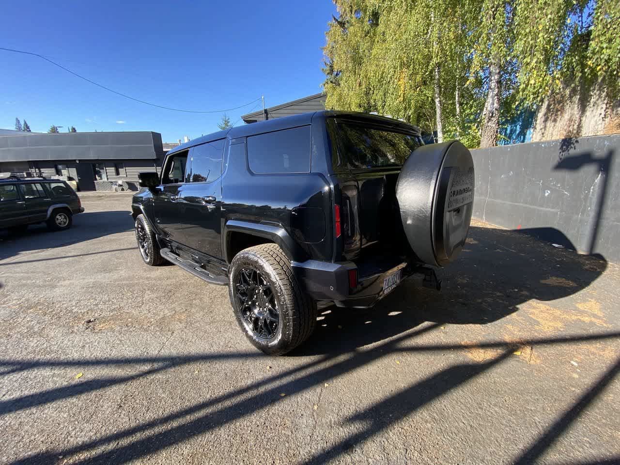 Used 2025 GMC Hummer EV 3X w/ LPO, Illumination Package AWD/4WD image 4