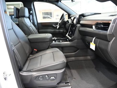 New 2026 GMC Yukon XL Denali w/ Denali Reserve Package image 12