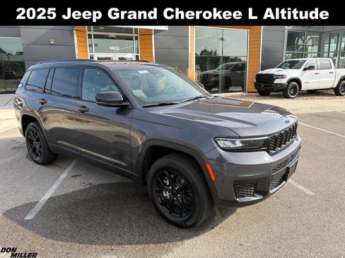 Certified 2025 Jeep Grand Cherokee L Laredo image 1