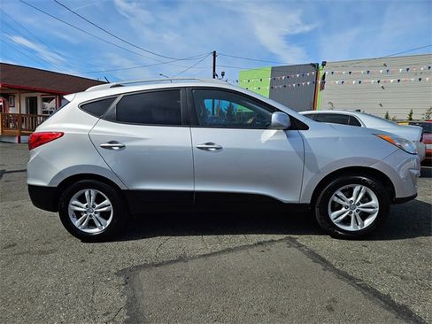 Used 2011 Hyundai Tucson GLS image 4