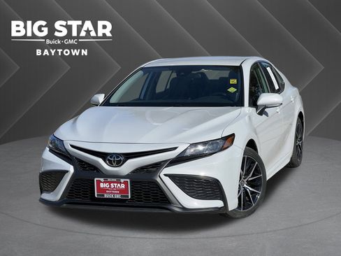 Used 2024 Toyota Camry SE image 1