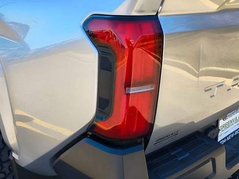 Used 2024 Toyota Tacoma SR image 5