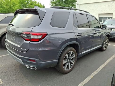 Used 2024 Honda Pilot Touring image 5