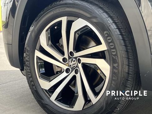 Certified 2023 Volkswagen Atlas Cross Sport SEL AWD/4WD image 7
