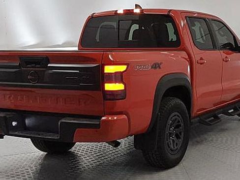 Used 2025 Nissan Frontier PRO-4X AWD/4WD image 3