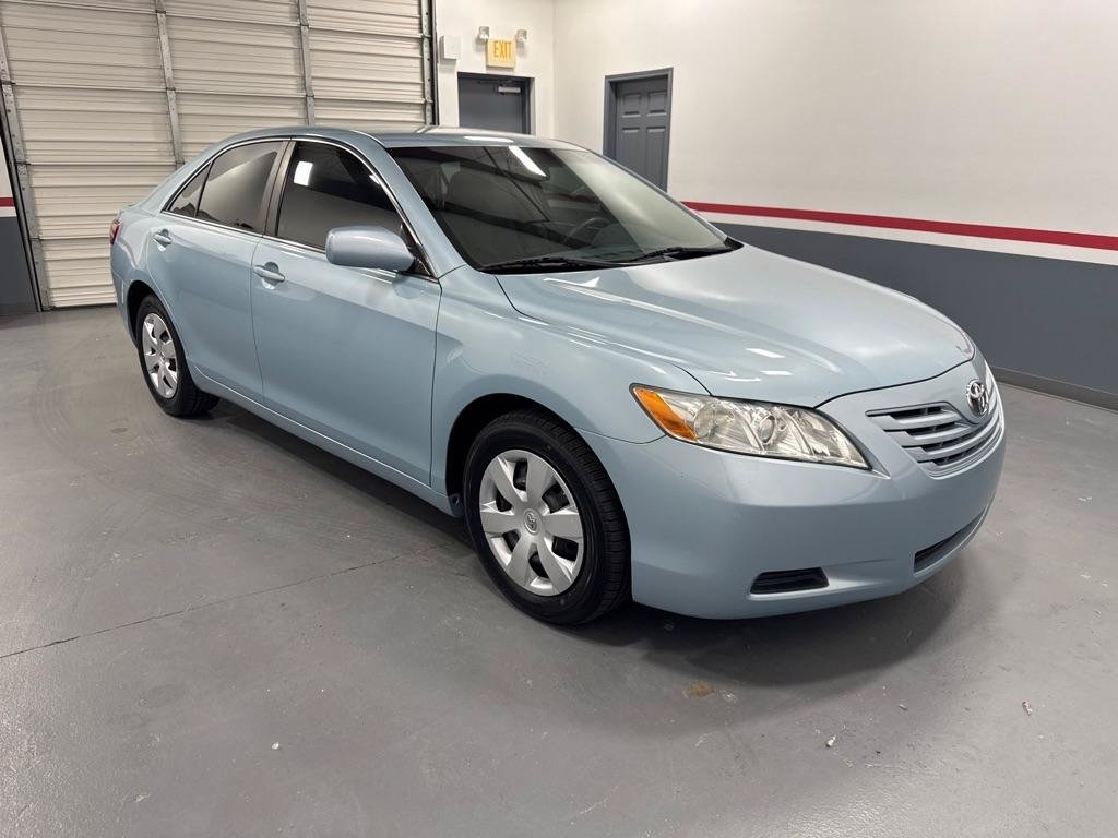 Used 2009 Toyota Camry LE FWD image 2