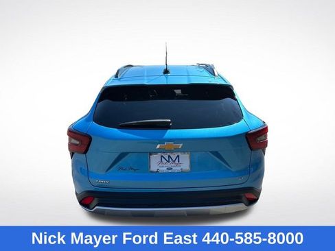 Used 2025 Chevrolet Trax LT FWD image 7