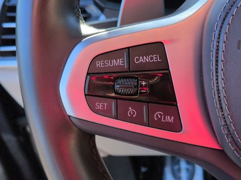 Used 2022 BMW X5 sDrive40i w/ M Sport Package image 11