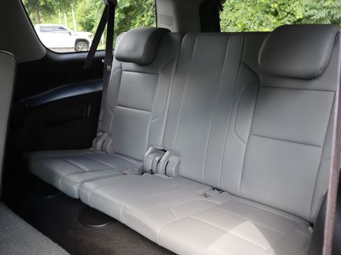 Used 2017 Chevrolet Suburban LT w/ Luxury Package RWD image 13