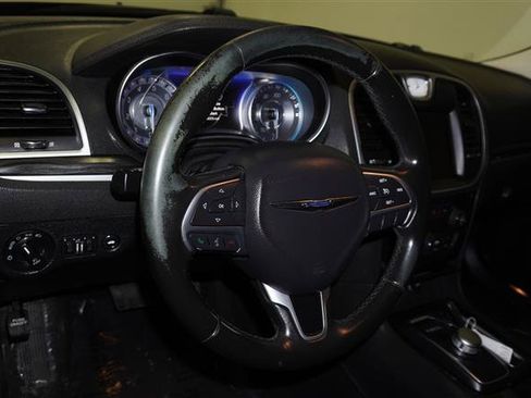 Used 2016 Chrysler 300 Limited w/ Driver Convenience Group image 11