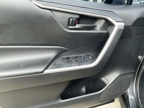 Used 2022 Toyota RAV4 LE FWD image 11