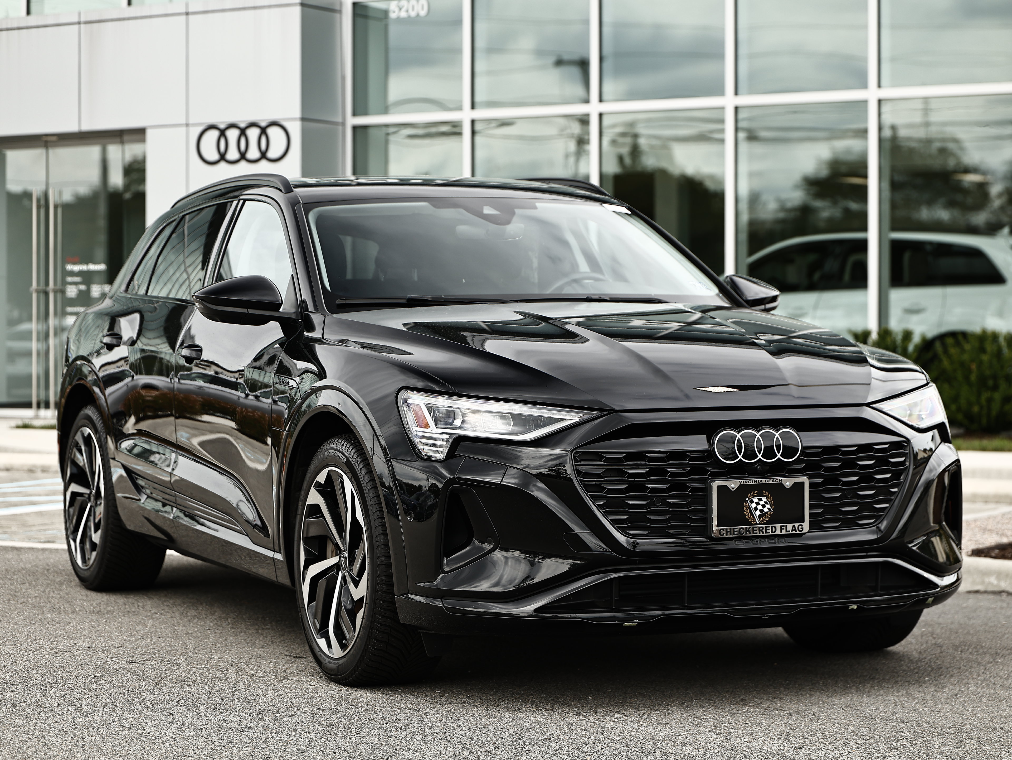 Used 2024 Audi Q8 e-tron Premium Plus w/ Premium Plus Package AWD/4WD image 2