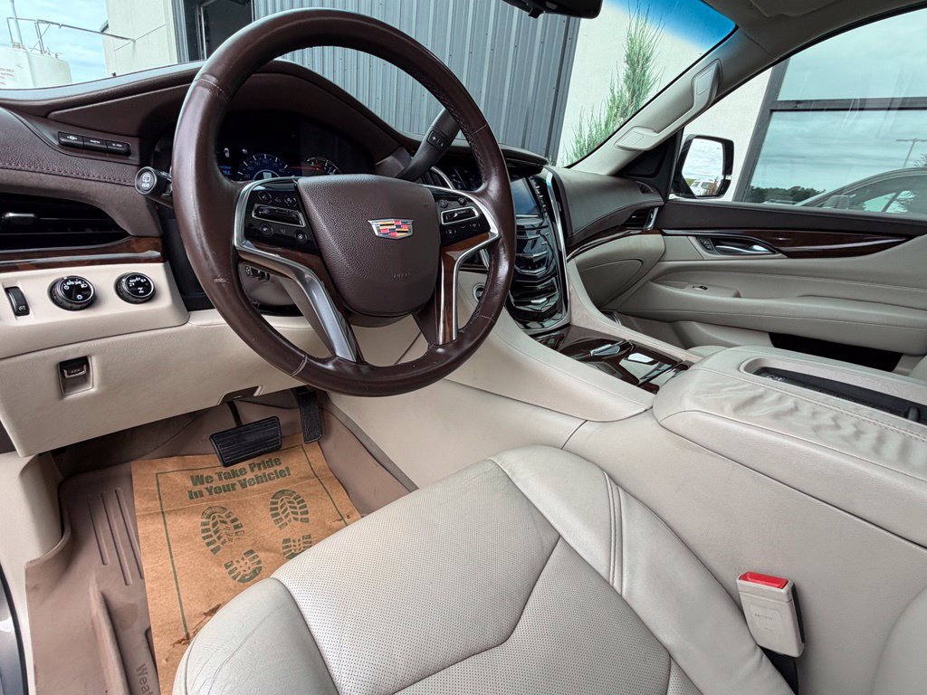 Used 2017 Cadillac Escalade Premium Luxury AWD/4WD image 11