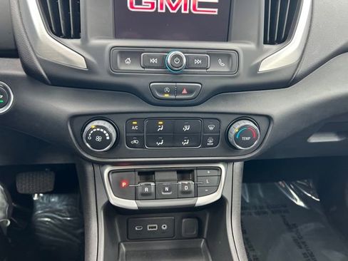 Used 2024 GMC Terrain SLE image 15