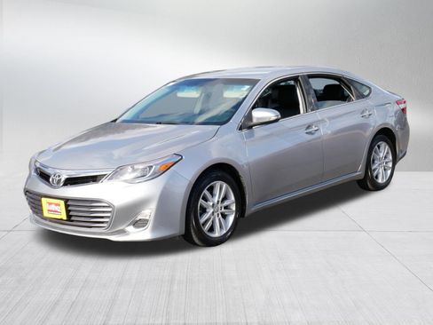 Used 2015 Toyota Avalon XLE FWD image 3