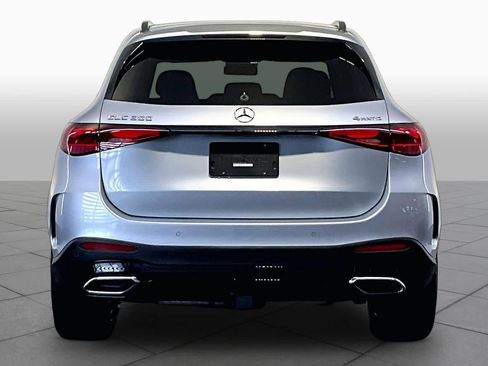 Used 2025 Mercedes-Benz GLC 300 4MATIC image 5