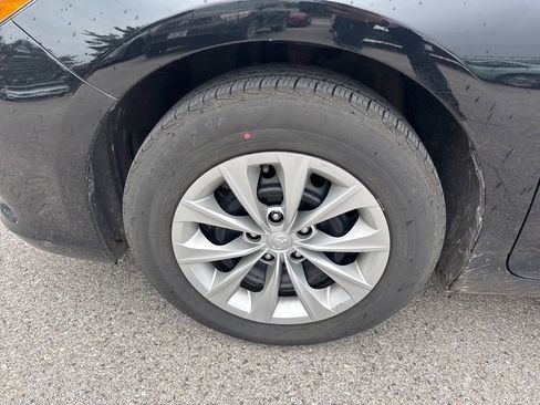 Used 2017 Toyota Camry LE FWD image 5