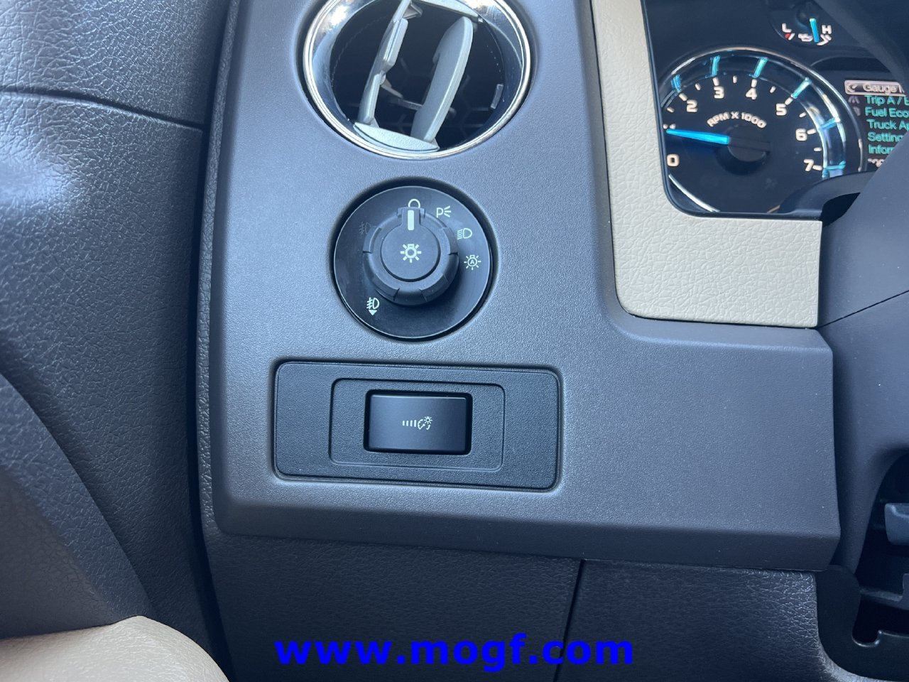 Used 2013 Ford F150 XLT w/ Luxury Equipment Group RWD image 15
