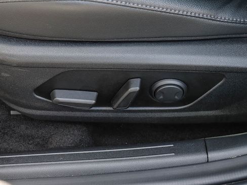Used 2025 Hyundai Elantra Limited FWD image 29