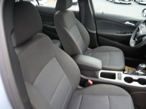 Used 2018 Chevrolet Cruze LS w/ LS Fleet Convenience Package image 29