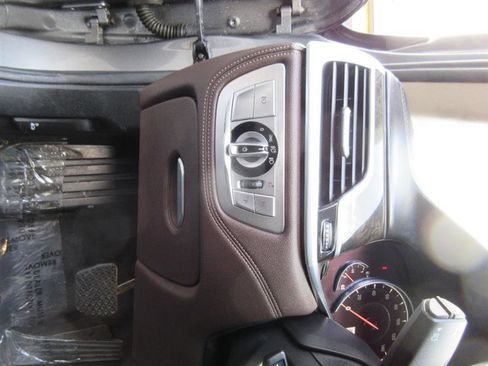 Used 2017 BMW 740i RWD image 13