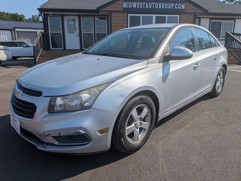 Used 2016 Chevrolet Cruze LT w/ Technology Package FWD image 2