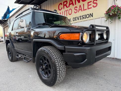 Used 2011 Toyota FJ Cruiser 4WD w/ Upgrade Pkg image 36