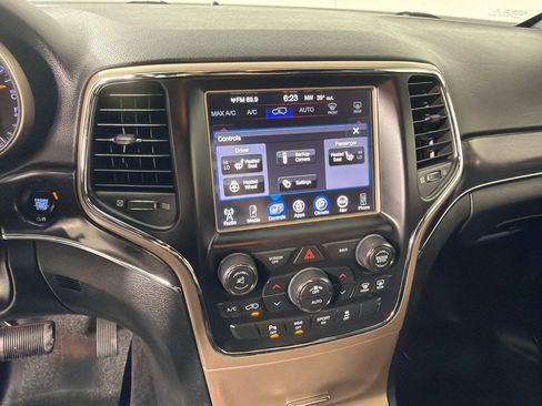 Used 2017 Jeep Grand Cherokee Limited image 17