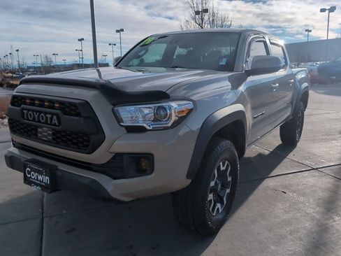 Used 2019 Toyota Tacoma TRD Off-Road image 3