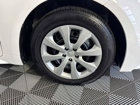 Used 2025 Toyota Corolla LE FWD image 28