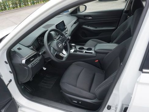Used 2025 Nissan Altima 2.5 SV FWD image 18