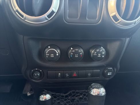 Used 2013 Jeep Wrangler Rubicon w/ PWR Convenience Group image 18