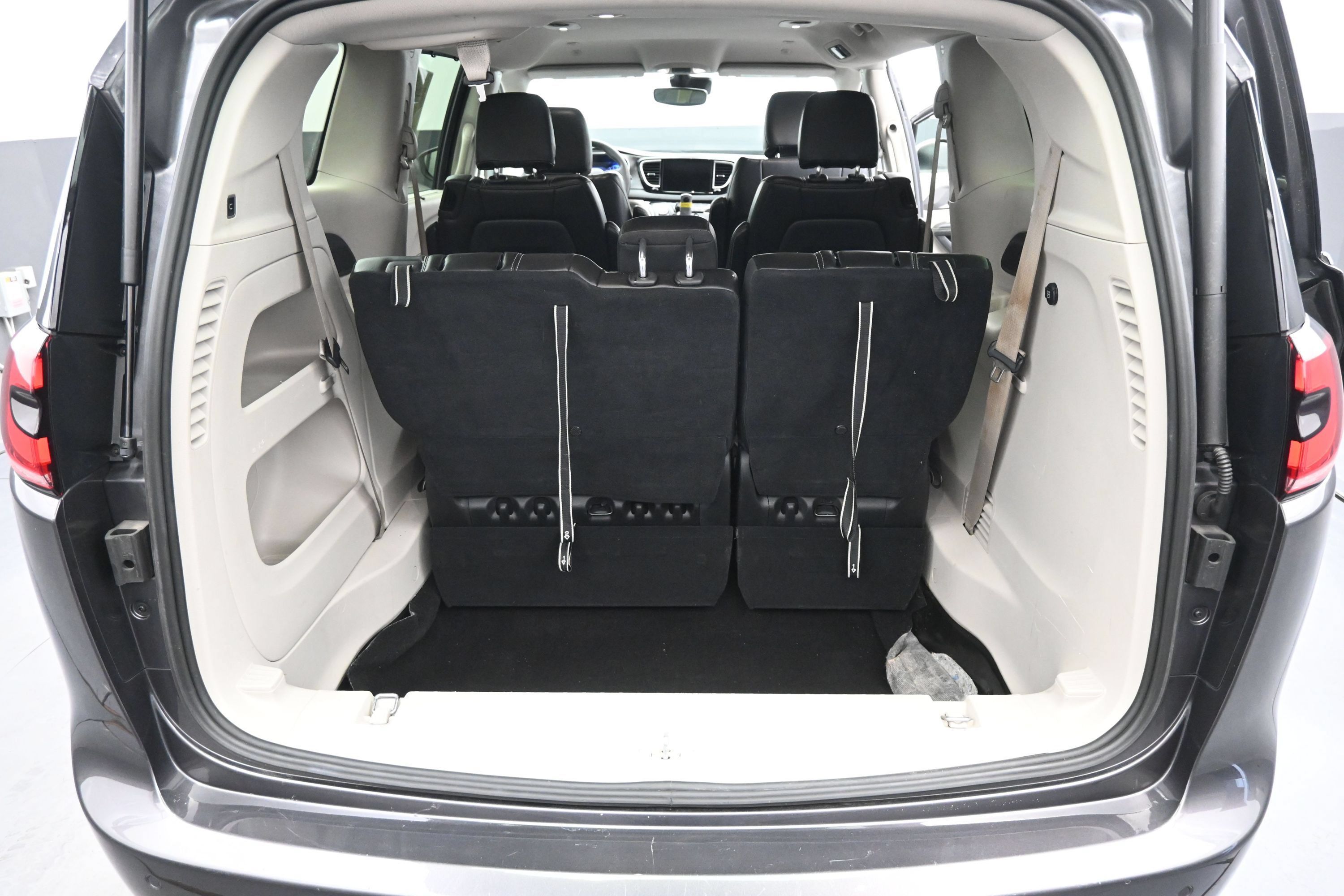 Used 2023 Chrysler Pacifica Touring-L FWD image 14