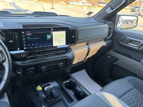 Used 2024 Chevrolet Silverado 1500 ZR2 w/ Technology Package image 22