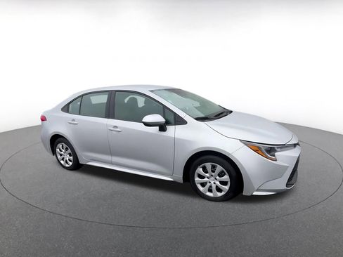 Used 2025 Toyota Corolla LE image 2