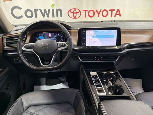 Used 2025 Volkswagen Atlas SE image 24