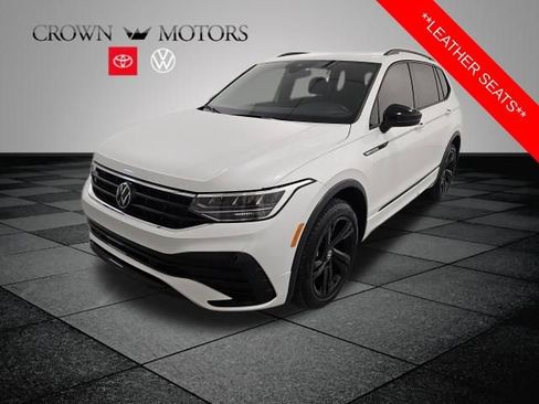 Used 2024 Volkswagen Tiguan SE R-Line image 3