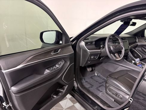 Used 2026 Jeep Grand Cherokee Limited w/ Limited Altitude Package AWD/4WD image 12
