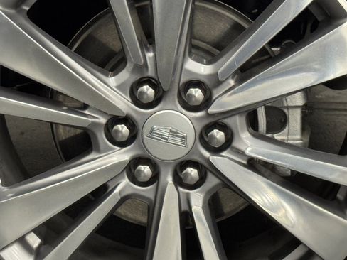 Used 2025 Cadillac XT6 Premium Luxury image 19